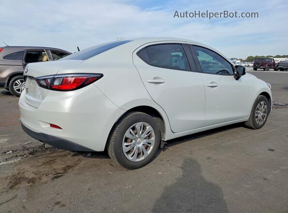 3MYDLBYV9KY500494 2019 TOYOTA YARIS Silver Trasero derecho