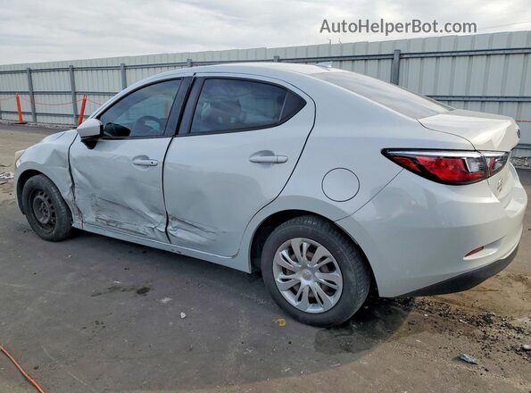 3MYDLBYV9KY500494 2019 TOYOTA YARIS Silver Trasero izquierdo