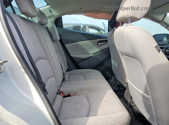 3MYDLBYV9KY500494 2019 TOYOTA YARIS Silver Vista de los asientos traseros