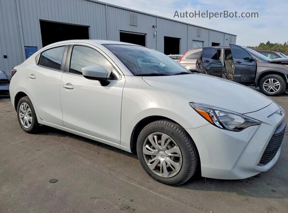 3MYDLBYV9KY500494 2019 TOYOTA YARIS Silver Delantero derecho