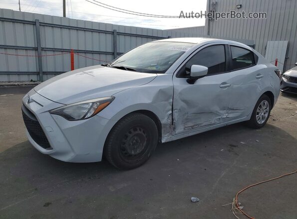 3MYDLBYV9KY500494 2019 TOYOTA YARIS Silver Vista tres cuartos delantera izquierda