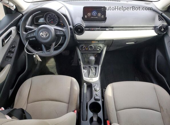 3MYDLBYV9KY500494 2019 TOYOTA YARIS Silver Vista del salpicadero