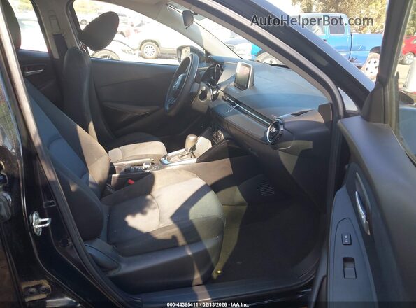 3MYDLBYVXHY177923 2017 TOYOTA YARIS IA Black Front interior view