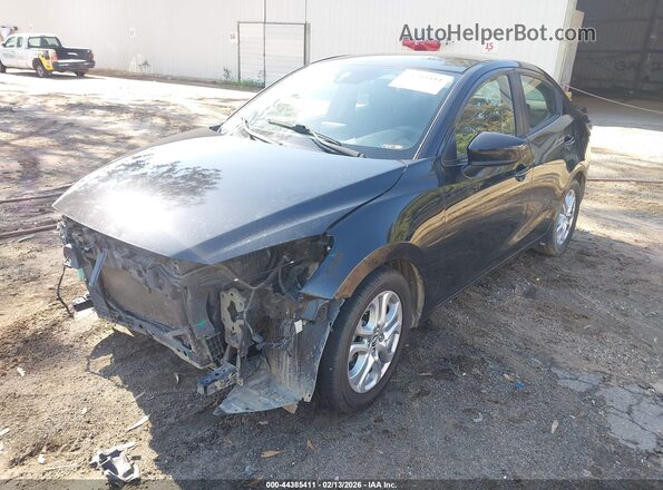 3MYDLBYVXHY177923 2017 TOYOTA YARIS IA Black Front left