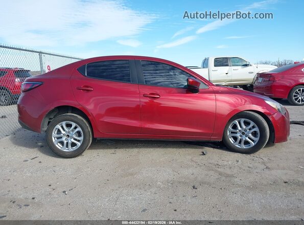 3MYDLBYVXJY302425 2018 TOYOTA YARIS IA Maroon Rear interior view