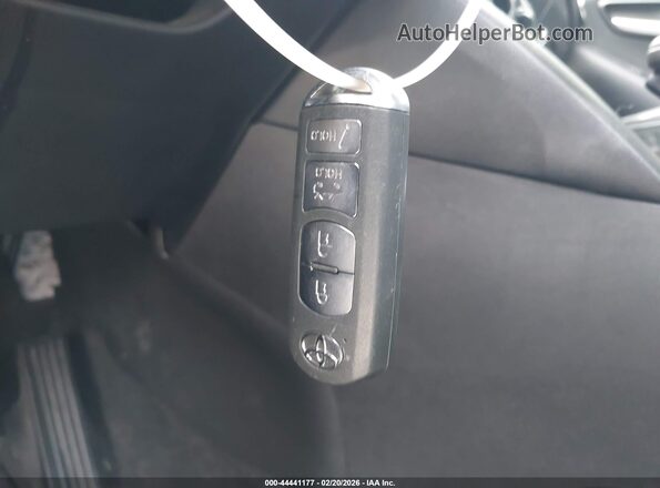 3MYDLBYVXKY501833 2019 TOYOTA LE Черный Вид панели приборов