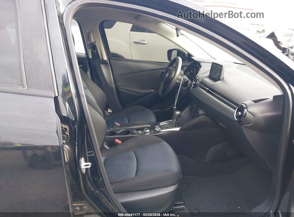 3MYDLBYVXKY501833 2019 TOYOTA LE Черный Вид салона спереди