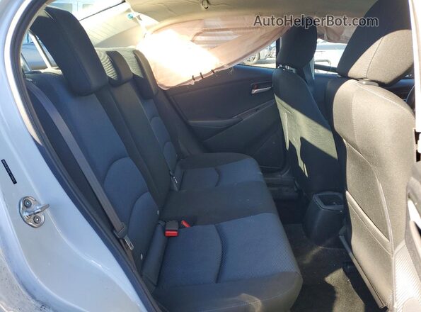 3MYDLBYVXLY715612 2020 TOYOTA YARIS Серебряный Вид задних сидений