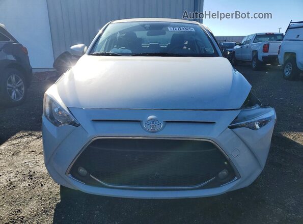 3MYDLBYVXLY715612 2020 TOYOTA YARIS Серебряный Вид спереди