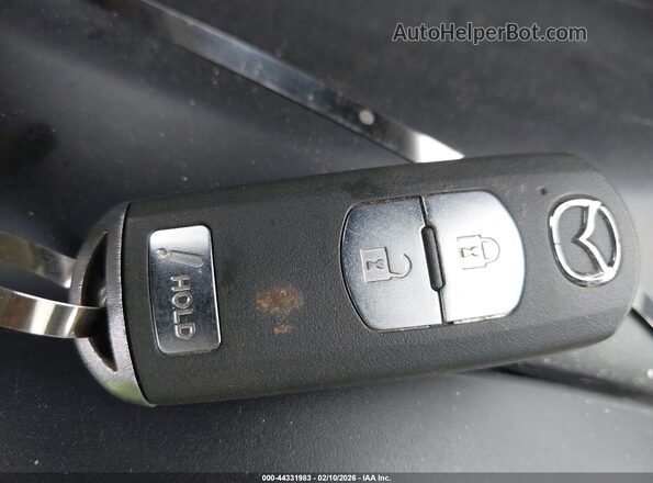 3MZBN1M34JM173682 2018 MAZDA 3 White Вид панелі приладів