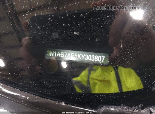 3N1AB7AP5KY303807 2019 NISSAN SENTRA Black Vista del compartimento del motor