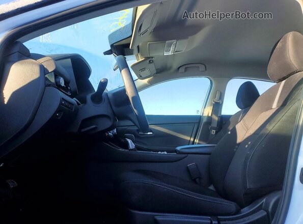 3N1AB8CV5RY218428 2024 NISSAN SENTRA Белый Вид салона спереди