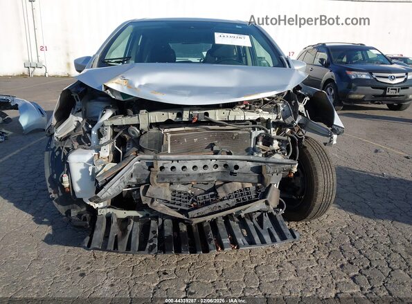 3N1CE2CP7JL351935 2018 NISSAN VERSA NOTE Серебряный Вид спереди