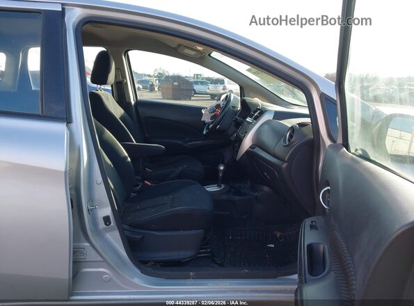 3N1CE2CP7JL351935 2018 NISSAN VERSA NOTE Серебряный Вид салона спереди