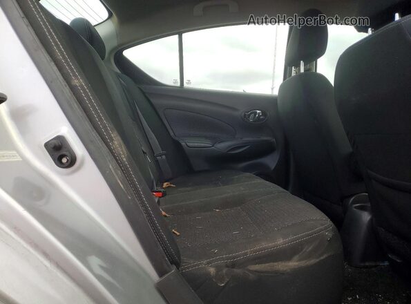 3N1CN7AP2KL863474 2019 NISSAN VERSA Silver Widok tylnych siedzeń