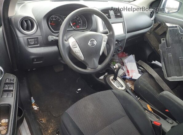 3N1CN7AP2KL863474 2019 NISSAN VERSA Silver Widok deski rozdzielczej