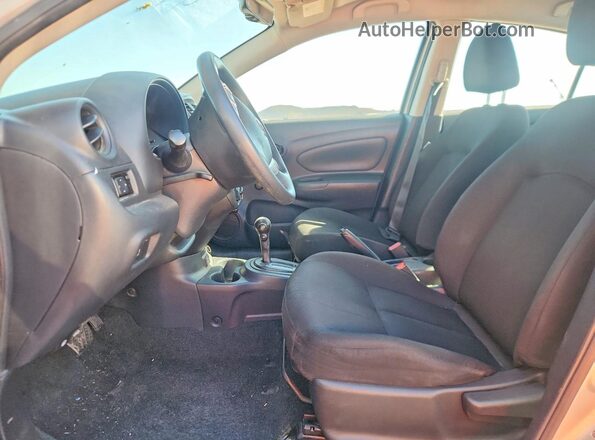 3N1CN7AP7KL820653 2019 NISSAN VERSA Silver Widok wnętrza z przodu