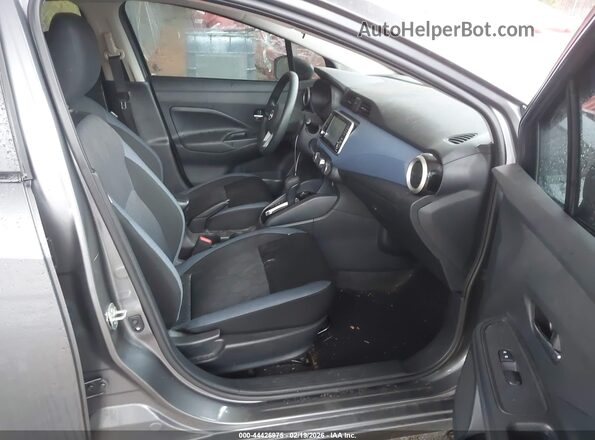 3N1CN8EV3PL871220 2023 NISSAN VERSA Серый Вид салона спереди