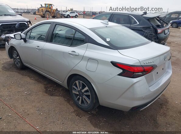 3N1CN8EV5PL856010 2023 NISSAN VERSA Серебряный Задняя левая четверть