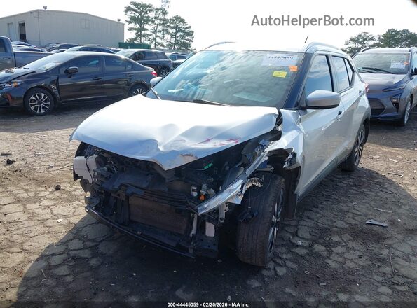 3N1CP5CU0JL536944 2018 NISSAN KICKS Silver Widok z przodu
