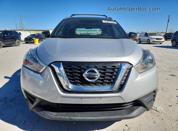 3N1CP5CU4JL540379 2018 NISSAN KICKS Серебряный Вид спереди