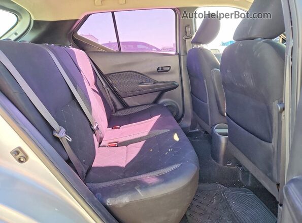 3N1CP5CU4JL540379 2018 NISSAN KICKS Серебряный Вид задних сидений
