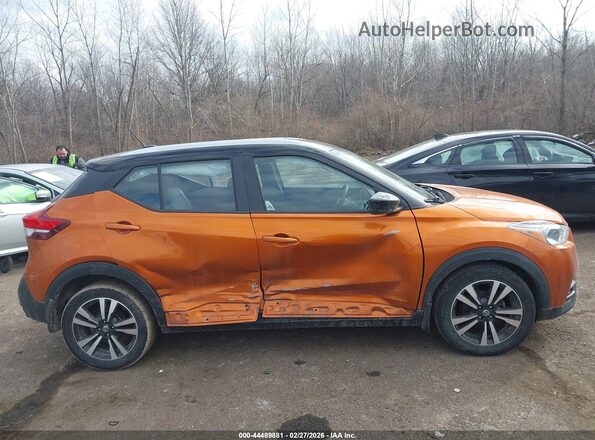 3N1CP5CU7JL518568 2018 NISSAN KICKS Orange Widok wnętrza z tyłu