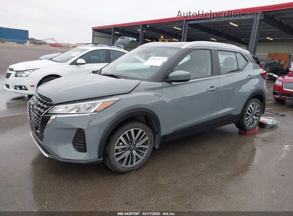 3N1CP5CV4RL559826 2024 NISSAN KICKS Серый Передняя левая четверть