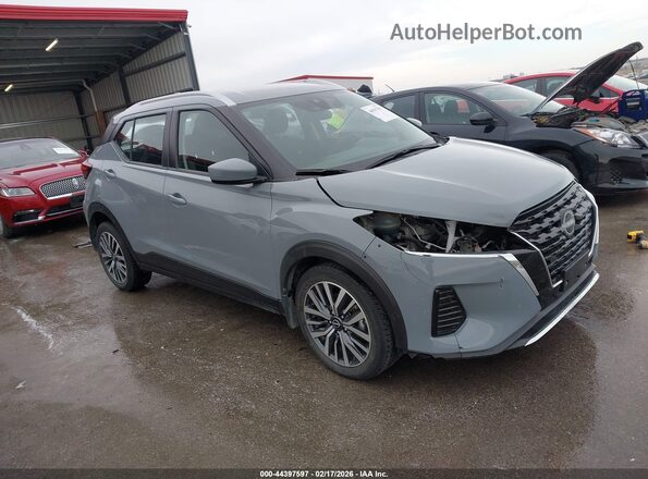 3N1CP5CV4RL559826 2024 NISSAN KICKS Серый Передняя правая четверть