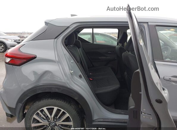 3N1CP5CV4RL559826 2024 NISSAN KICKS Серый Вид наклейки с VIN-кодом