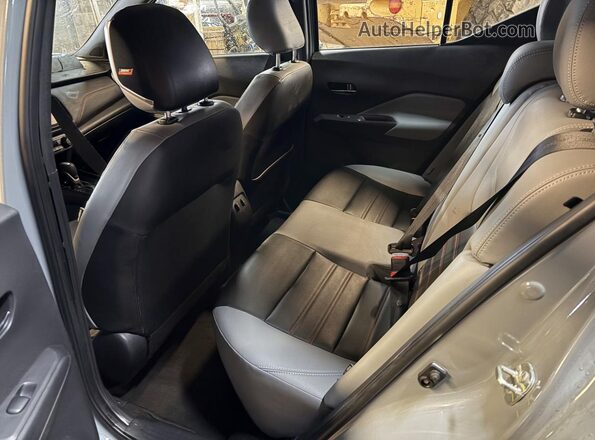 3N1CP5DV1RL555019 2024 NISSAN KICKS Серый Вид спереди