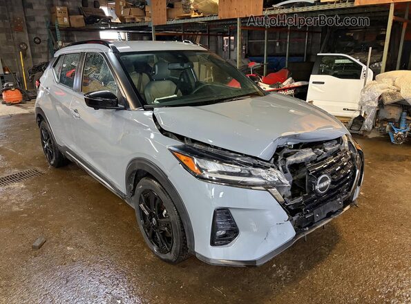 3N1CP5DV1RL555019 2024 NISSAN KICKS Серый Передняя левая четверть