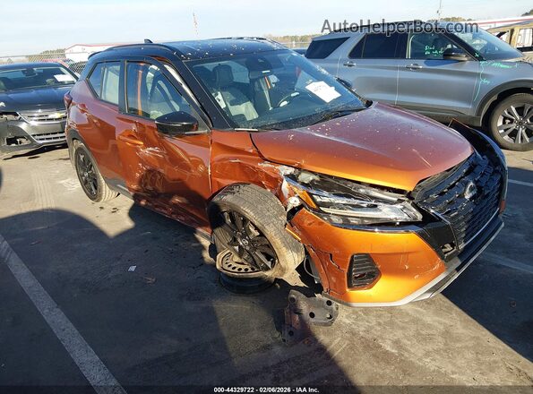 3N1CP5DV6NL479873 2022 NISSAN KICKS Оранжевый Передняя правая четверть