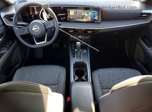 3N8AP6CB2TL315099 2026 NISSAN KICKS Tan Vista del salpicadero
