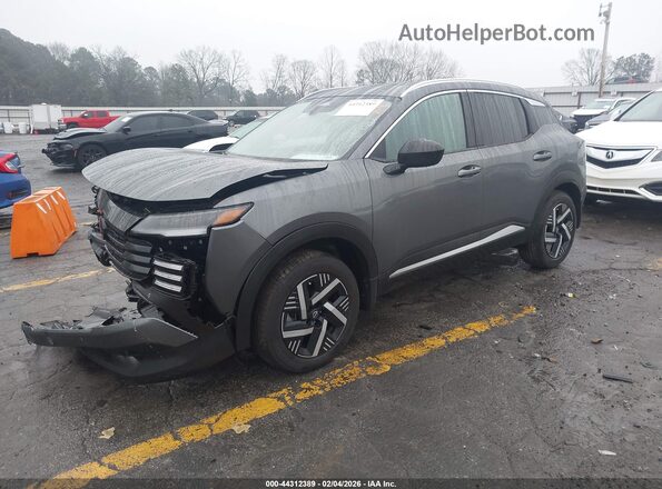 3N8AP6CE9TL353388 2026 NISSAN KICKS Серый Передняя левая четверть