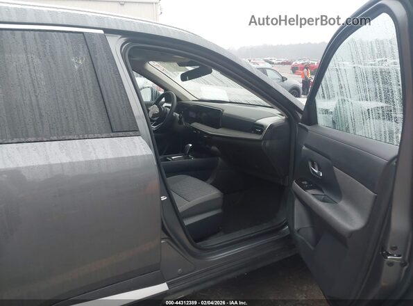 3N8AP6CE9TL353388 2026 NISSAN KICKS Серый Вид салона спереди