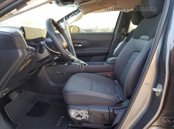 3N8AP6CEXTL313143 2026 NISSAN KICKS Gray Widok wnętrza z przodu