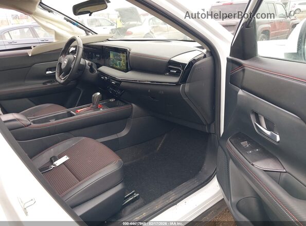 3N8AP6DC1SL308490 2025 NISSAN KICKS Белый Вид салона спереди