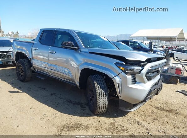 3TMKB5FN2TM055697 2026 TOYOTA TACOMA Silver Delantero derecho