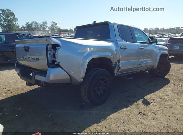 3TMKB5FN2TM055697 2026 TOYOTA TACOMA Silver Trasero derecho