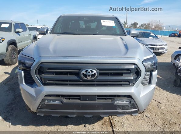 3TMLB5JN1TM215483 2026 TOYOTA TACOMA Серебряный Вид задней части салона