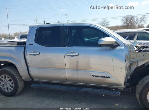 3TMLB5JN3TM209264 2026 TOYOTA TACOMA Silver 360 interior view