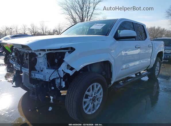 3TMLB5JNXRM008180 2024 TOYOTA TACOMA White Vista tres cuartos delantera izquierda