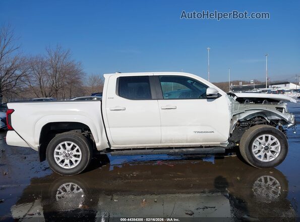 3TMLB5JNXRM008180 2024 TOYOTA TACOMA White Vista interior trasera
