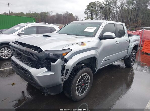 3TYLB5JN5TT108103 2026 TOYOTA TACOMA Серебряный Передняя левая четверть