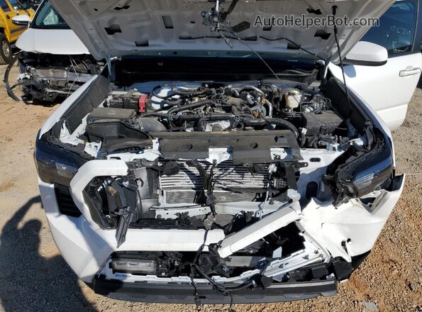 3TYLB5JNXRT019829 2024 TOYOTA LE White უკანა სალონის ხედი