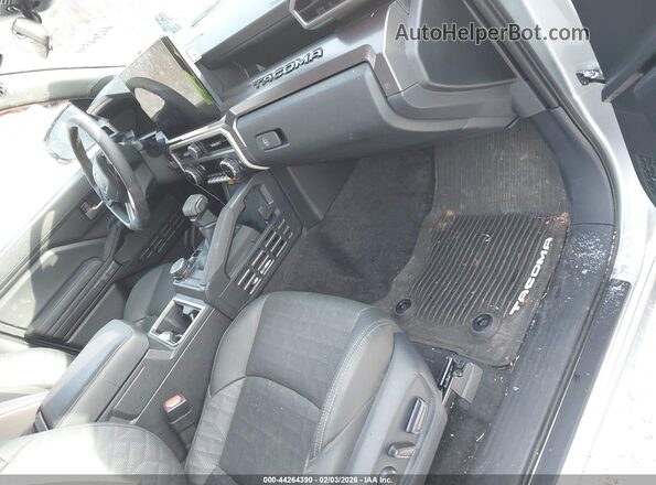 3TYLC5LN6ST022470 2025 TOYOTA TACOMA HYBRID Silver Вид салону спереду
