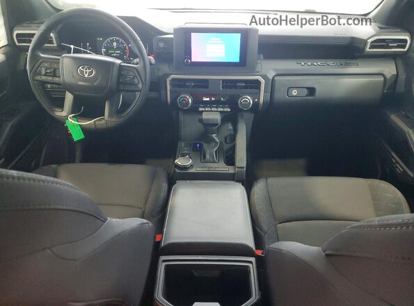 3TYLD5KN3TT023611 2026 TOYOTA LE Silver Vista del salpicadero