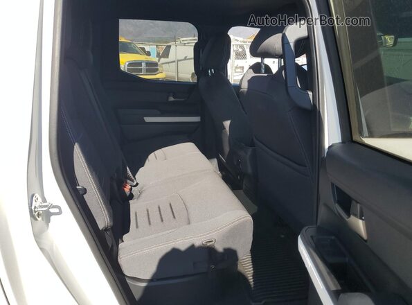 3TYLE5JN5RT044399 2024 TOYOTA LE White უკანა სავარძლების ხედი