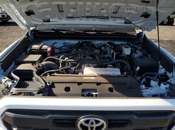 3TYLE5JN5RT044399 2024 TOYOTA LE White უკანა სალონის ხედი